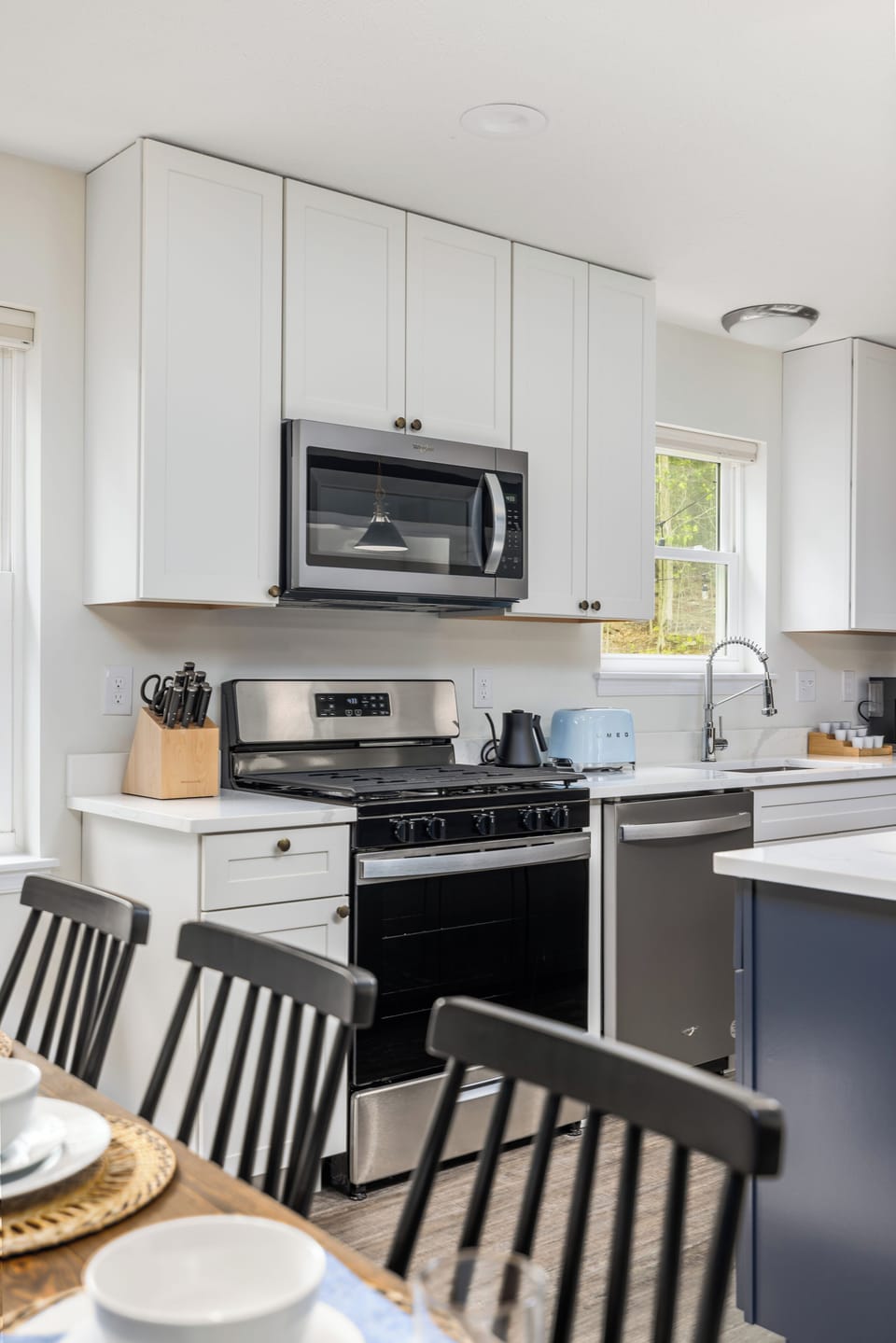 New fully stocked kitchen. Pocono Mountains Family Friendly & Kid Friendly Amenities, Hot Tub, Sauna, Fire Pit, Grill, Game room, Gaming stations, Pool, Ski, Hike