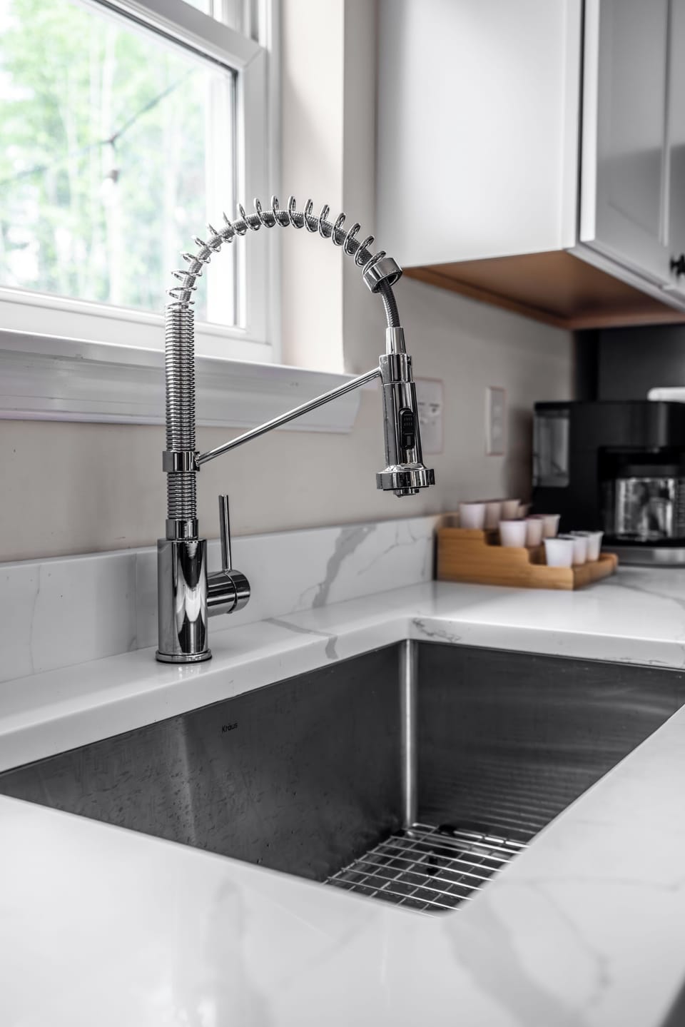 State of the art kitchen, complete with quartz counter tops. Pocono Mountains Family Friendly & Kid Friendly Amenities, Hot Tub, Sauna, Fire Pit, Grill, Game room, Gaming stations, Pool, Ski, Hike