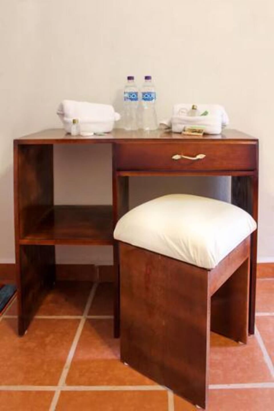 Desk, laptop workspace, WiFi (free)