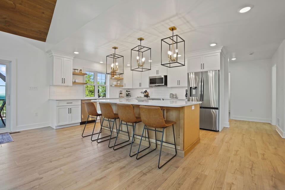 This fully-equipped kitchen with spacious countertops is a chef's dream!