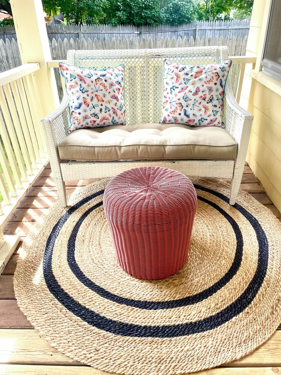 Deck with settee.
