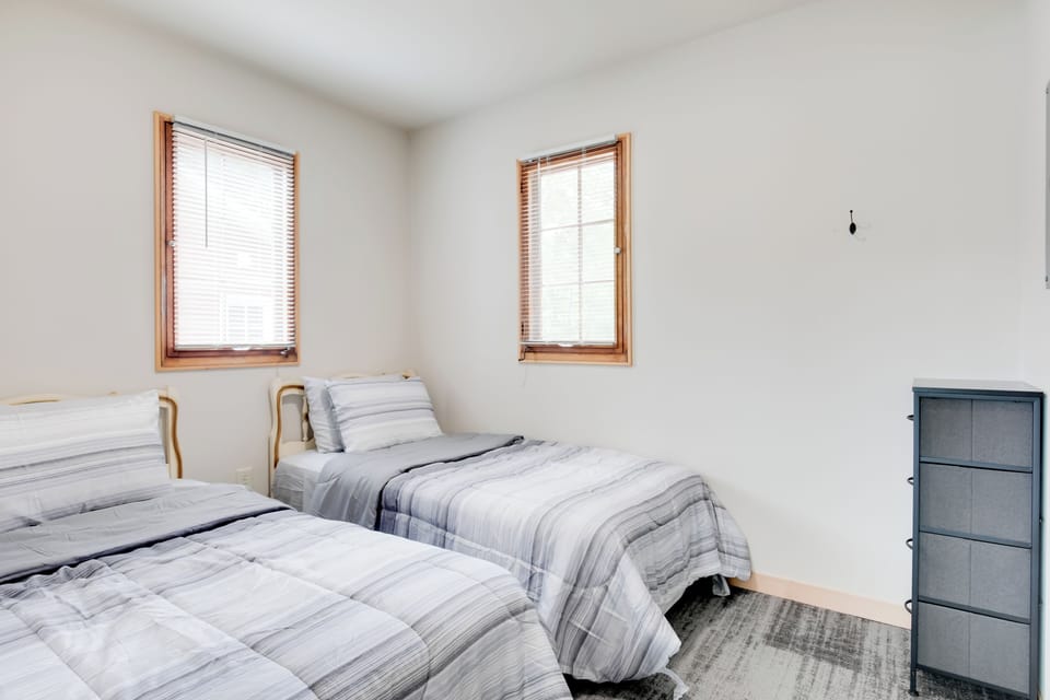 Bedroom 1 | 2 Twin Beds | Linens Provided