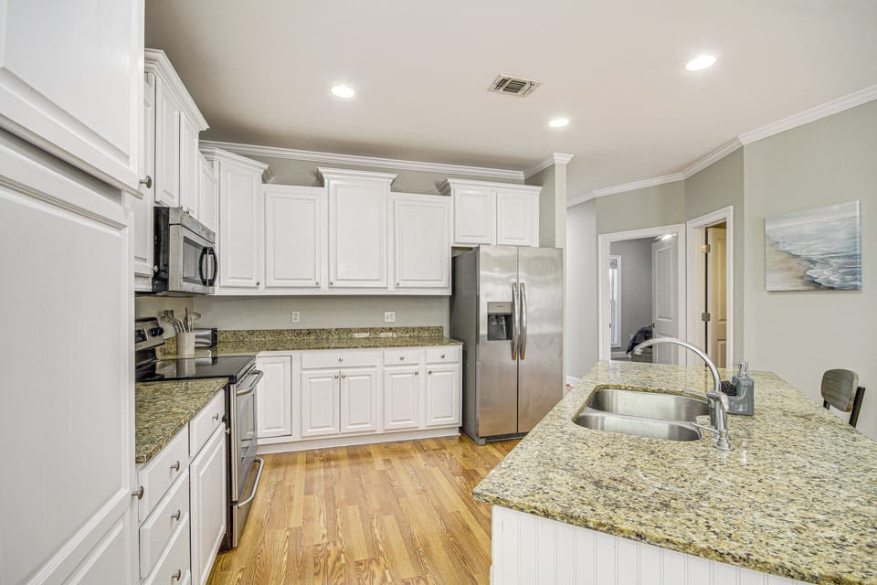 Kitchen | Dishware & Flatware | Toaster | Blender | Wet Bar
