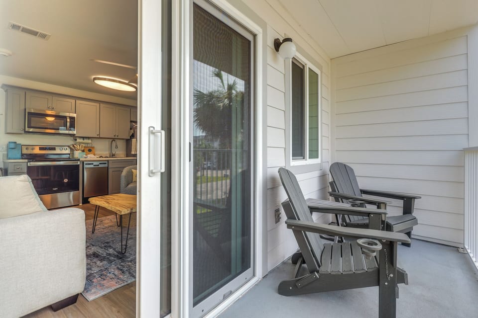 Private Balcony | 2nd-Floor Unit | 9 Mi to Fort Morgan