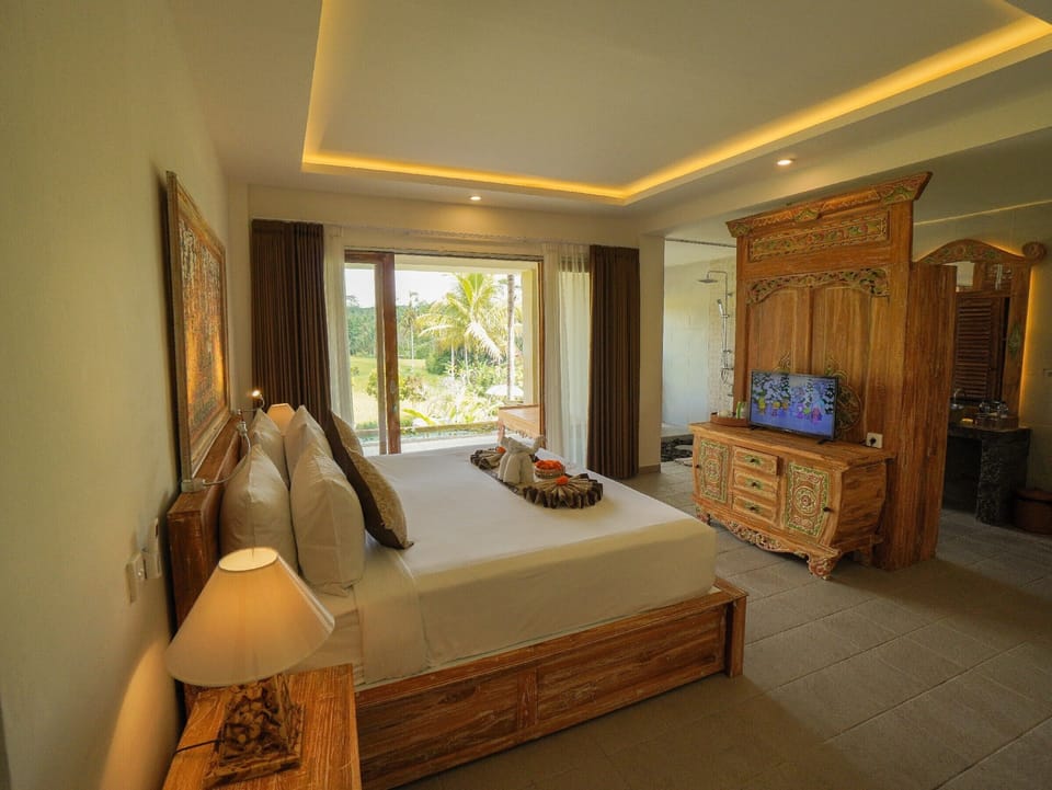 Superior Room | Premium bedding, minibar, desk, soundproofing