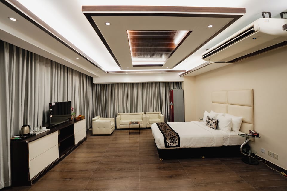 Junior Suite, City View | Soundproofing, free WiFi