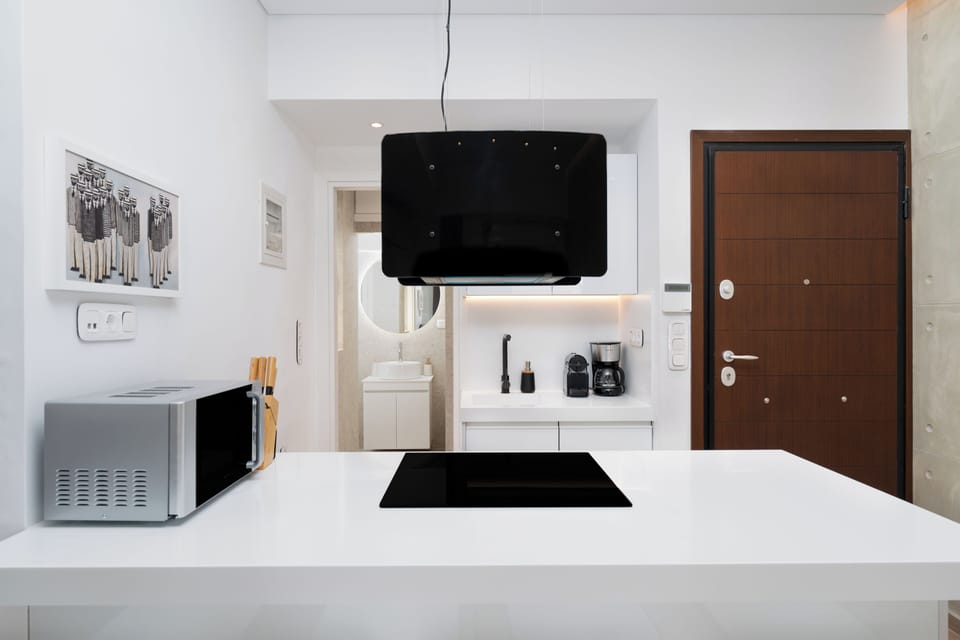 Luxury Apartment | Private kitchen | Fridge, microwave, oven, stovetop