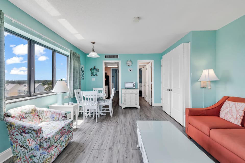 Family Condo, 1 Bedroom, Balcony, Partial Ocean View | In-room dining