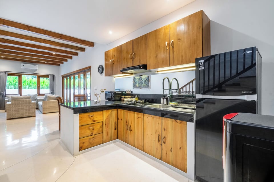 Deluxe Villa, 3 Bedrooms | Private kitchenette | Fridge, microwave, stovetop, coffee/tea maker