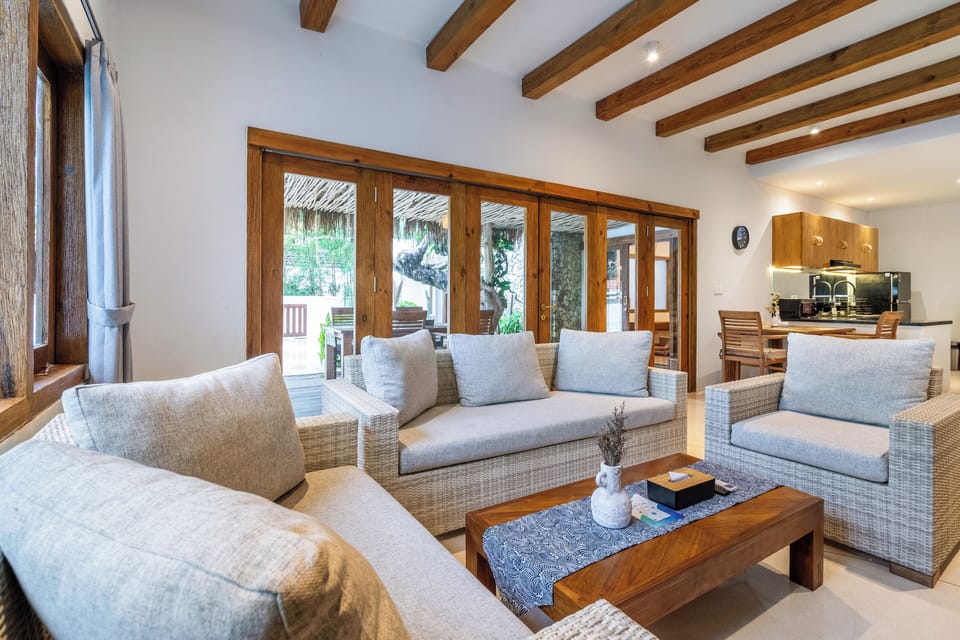 Deluxe Villa, 3 Bedrooms | Living area