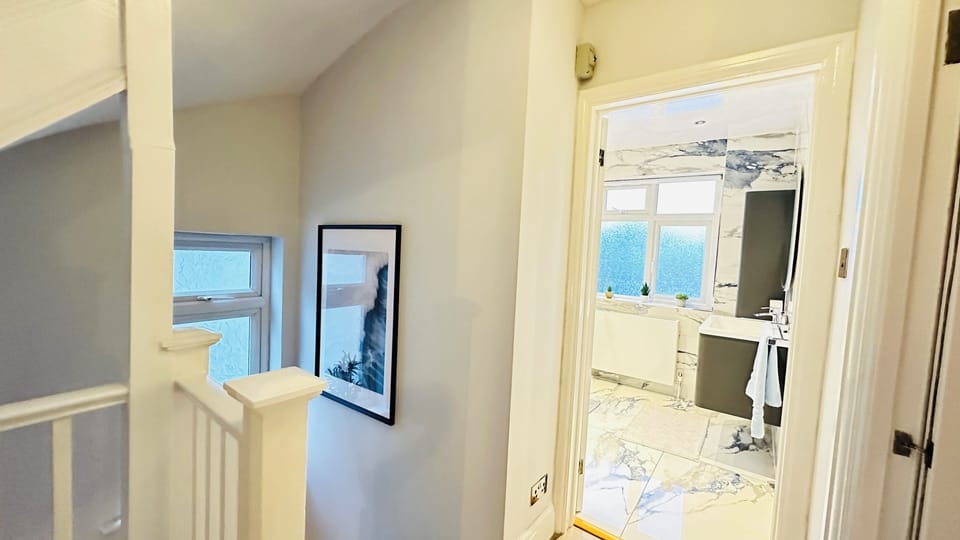 6 bedrooms, iron/ironing board, free WiFi