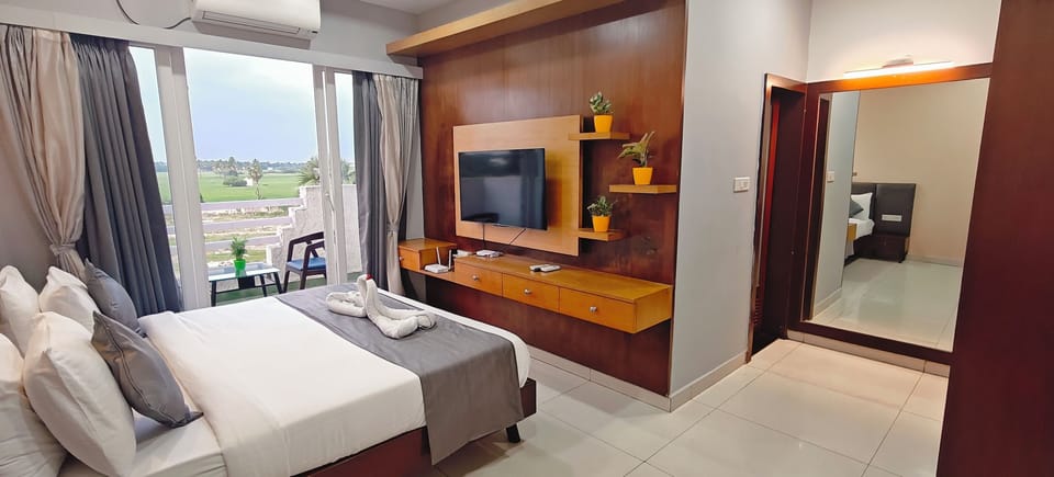 Deluxe Double Room | Premium bedding, down comforters, pillowtop beds, minibar