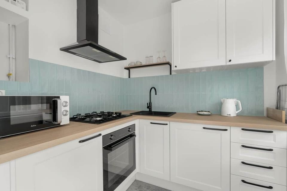 Kitchenette with a microwave and a kettle.
