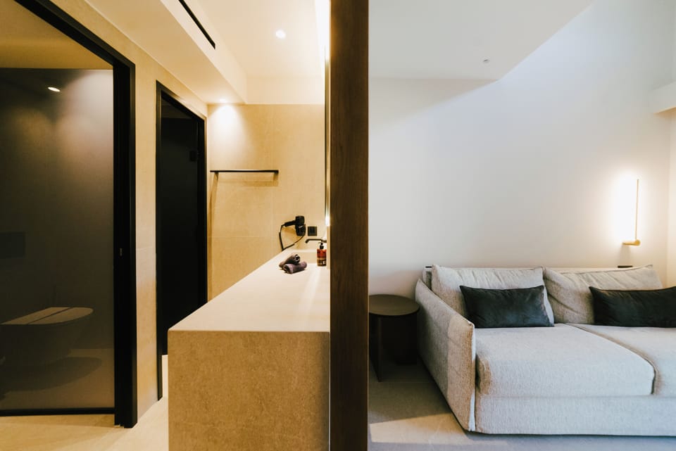 Luxury Duplex, Pool View | Egyptian cotton sheets, premium bedding, pillowtop beds, free minibar