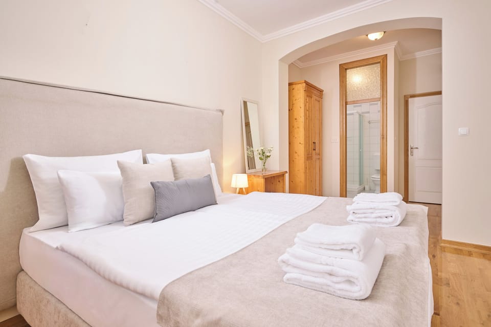 Comfort Double or Twin Room | Desk, free WiFi, bed sheets