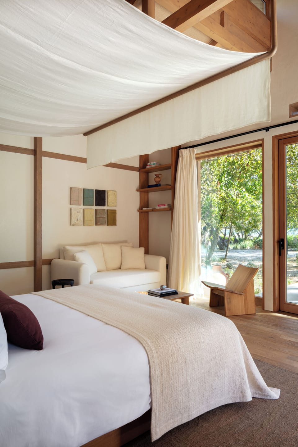 Premium bedding, minibar, in-room safe, soundproofing