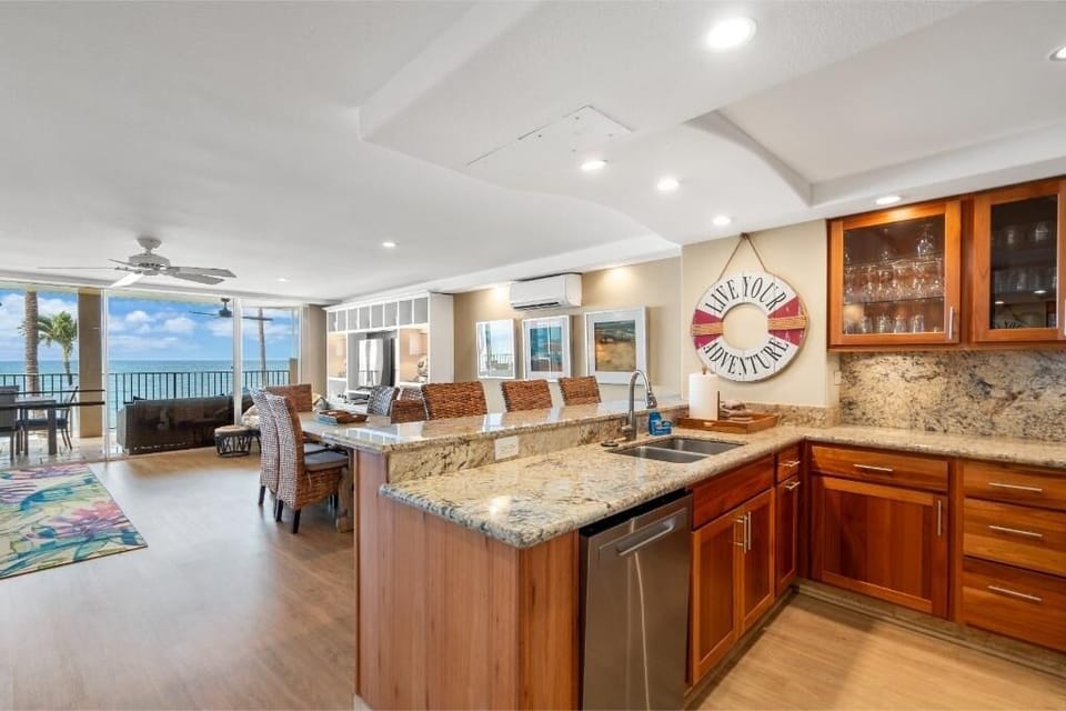 Condo, 3 Bedrooms | Interior