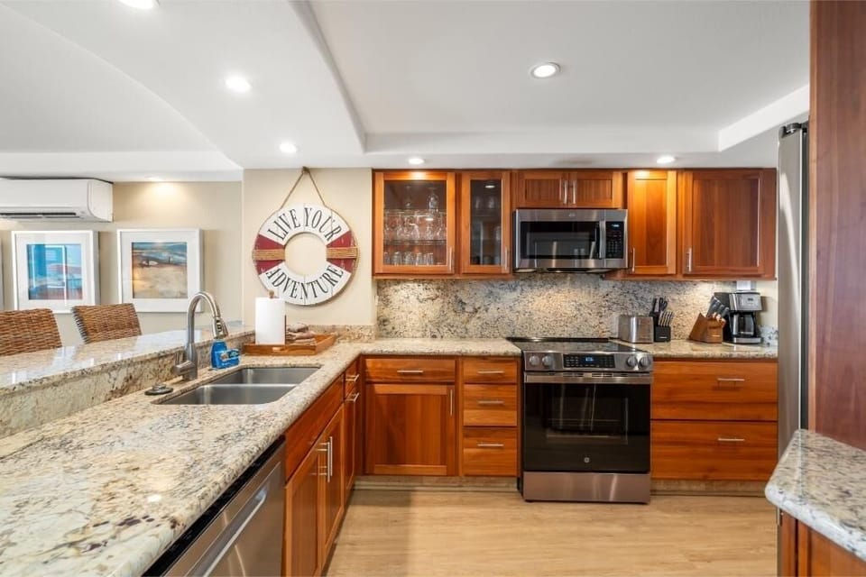 Condo, 3 Bedrooms | Private kitchen | Coffee/tea maker, fridge, oven, toaster