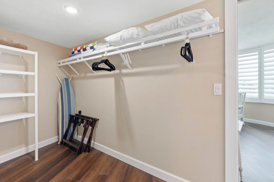 King bedroom w/ closet and ensuite bathroom.