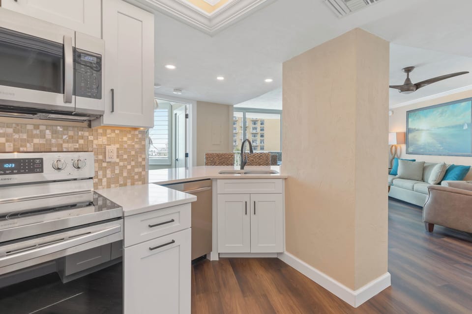 Kitchen facing breakfast bar area.