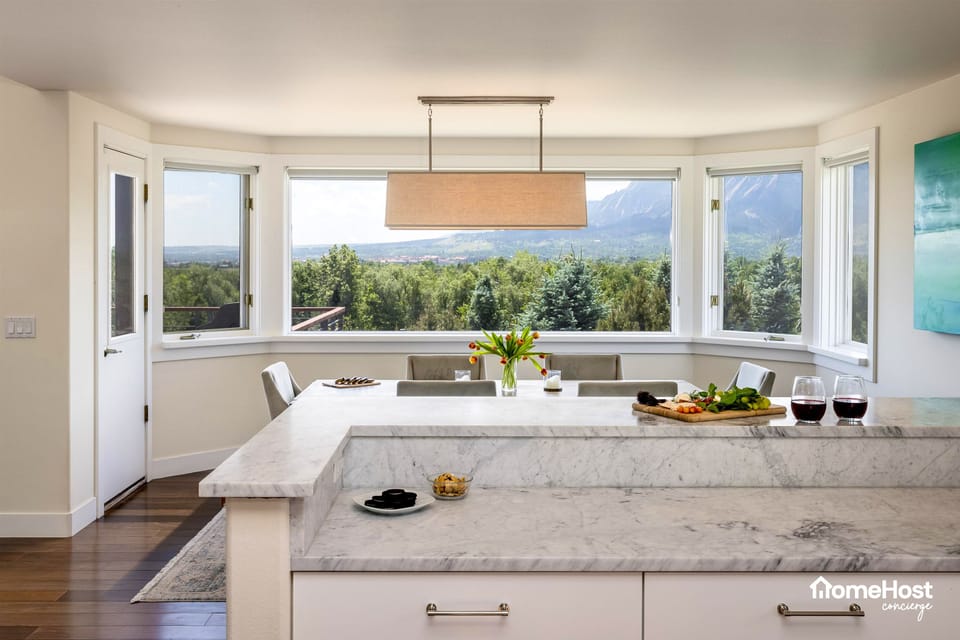 Dining area with amazing views!