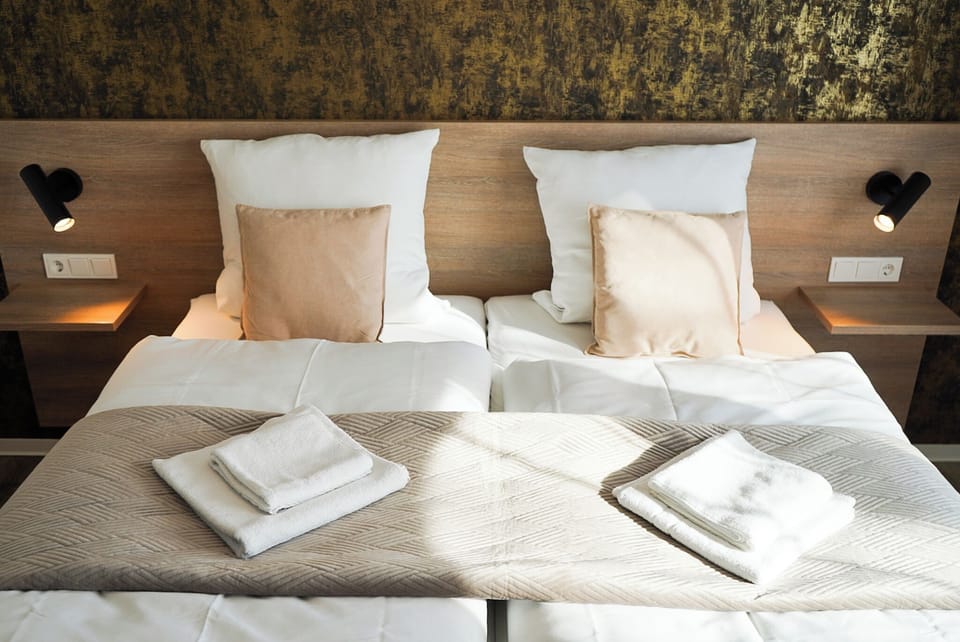 Deluxe Double or Twin Room | Premium bedding, Select Comfort beds, minibar, laptop workspace