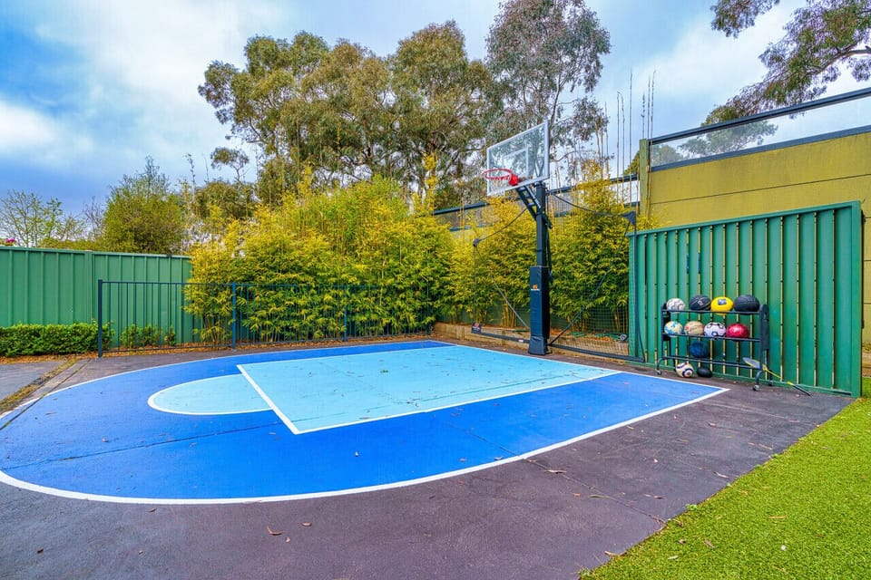 Sport court