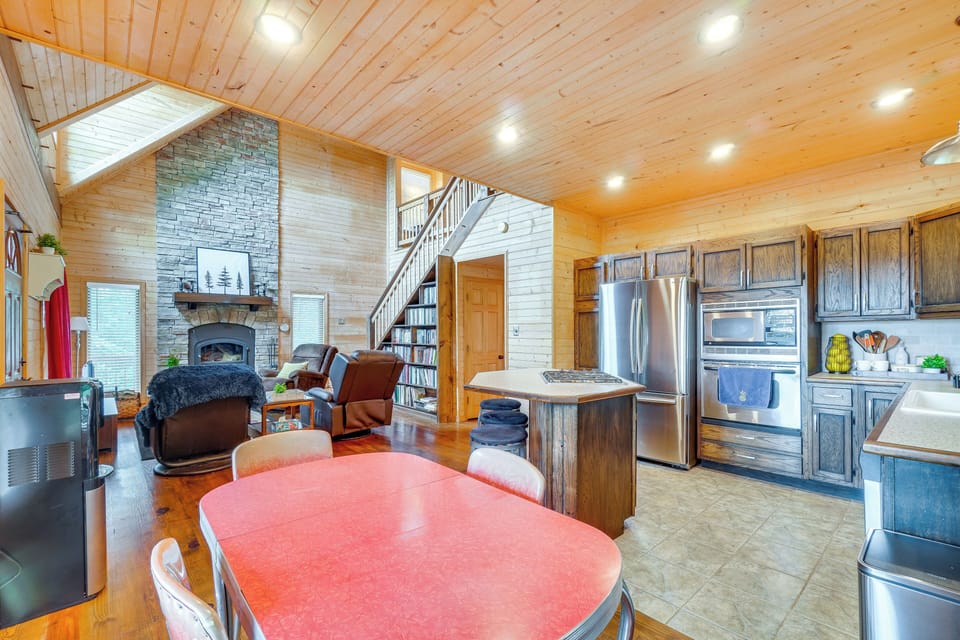 Dining Area | Dishware & Flatware Provided | 1st Floor