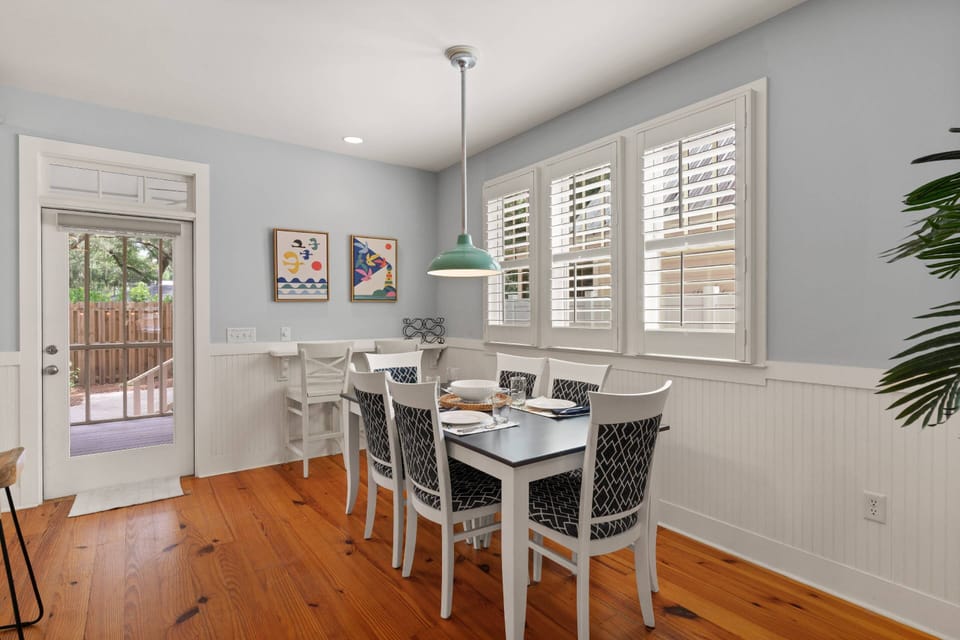 The full size kitchen table is perfect for family meals together.