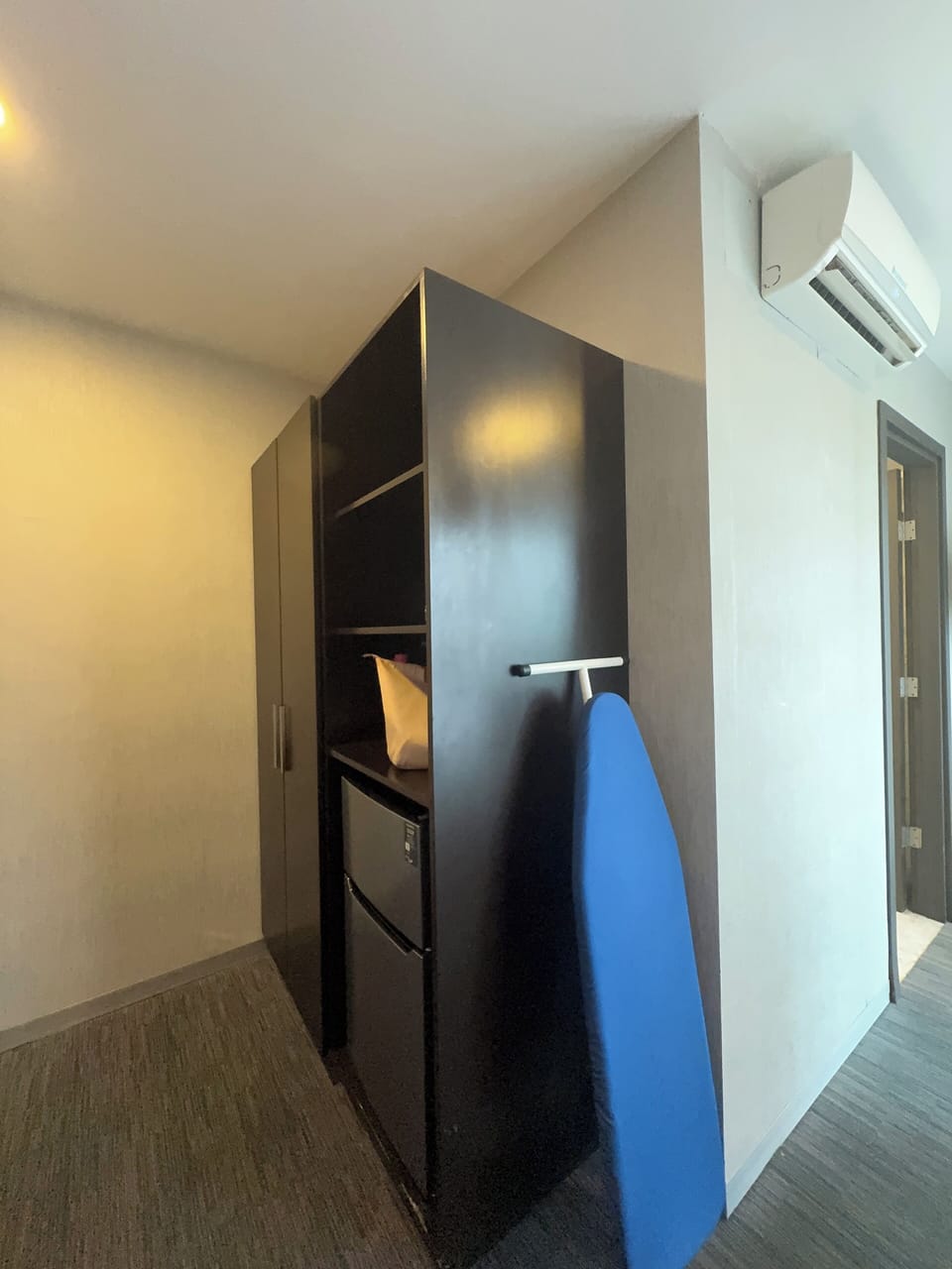 1 bedroom, desk, laptop workspace, blackout drapes