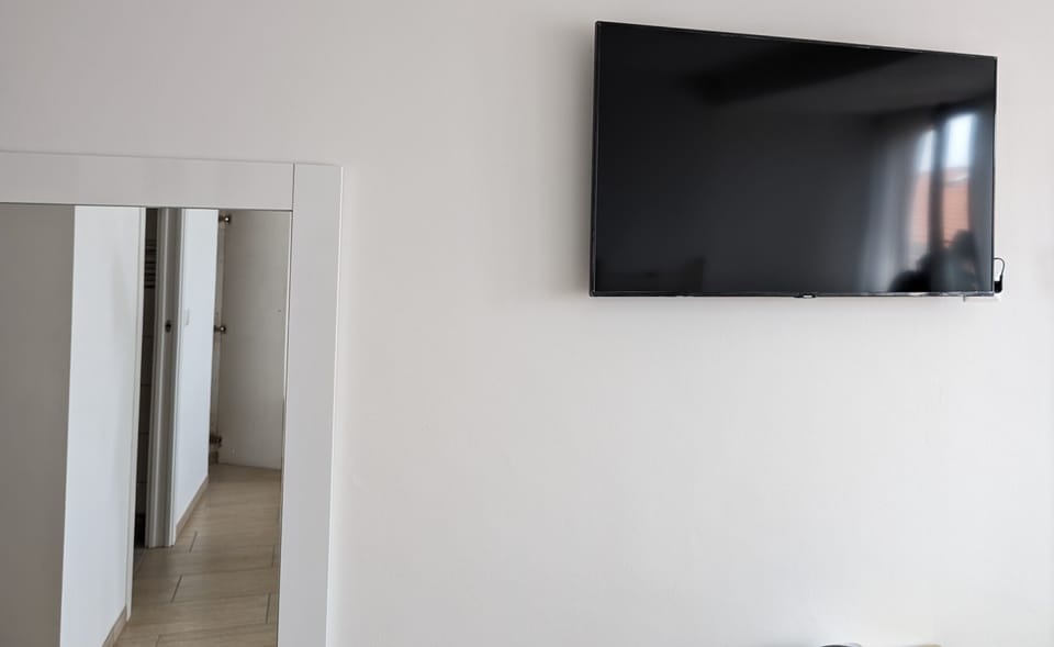 Soundproofing, free WiFi