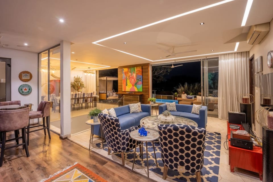House | 4 bedrooms, desk