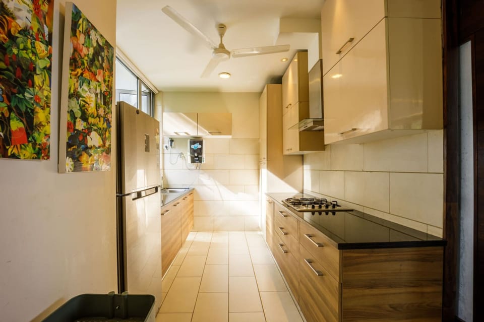 House | 4 bedrooms, desk