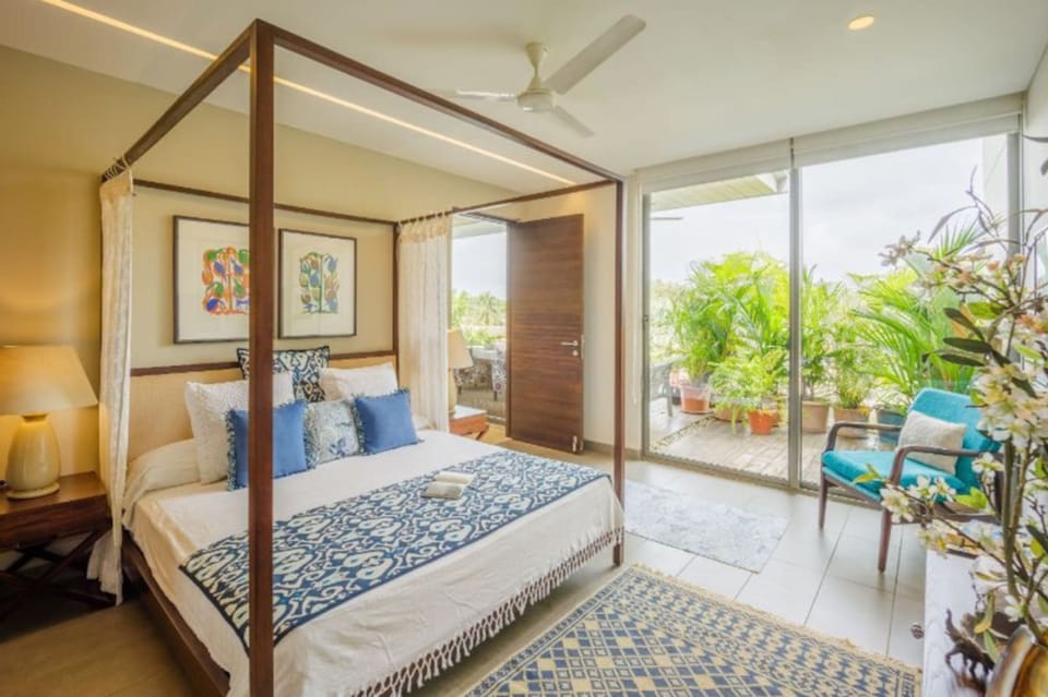 House | 4 bedrooms, desk