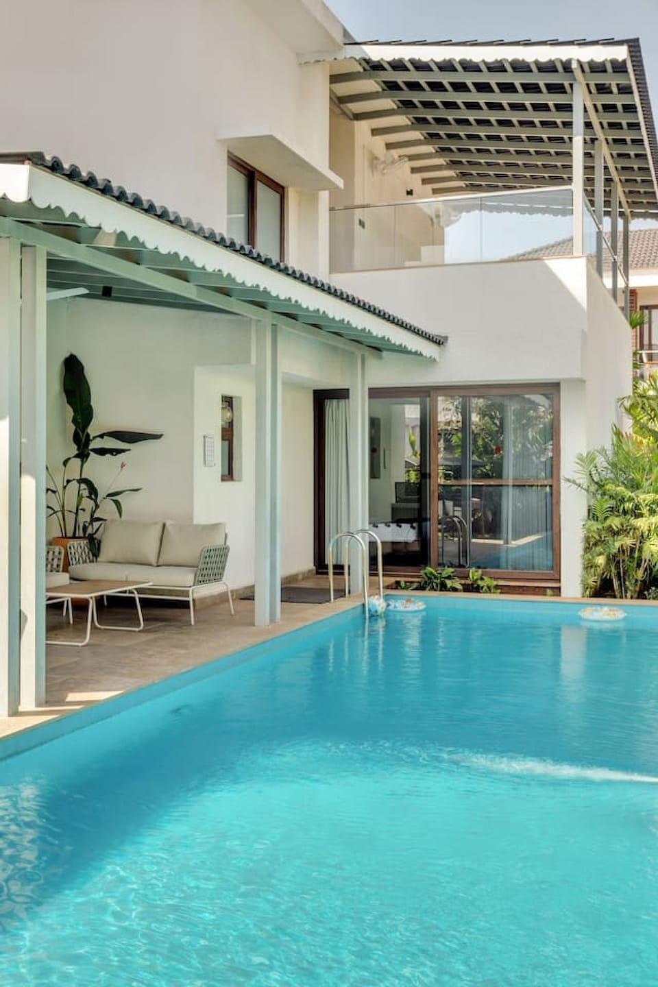House | 5 bedrooms, desk