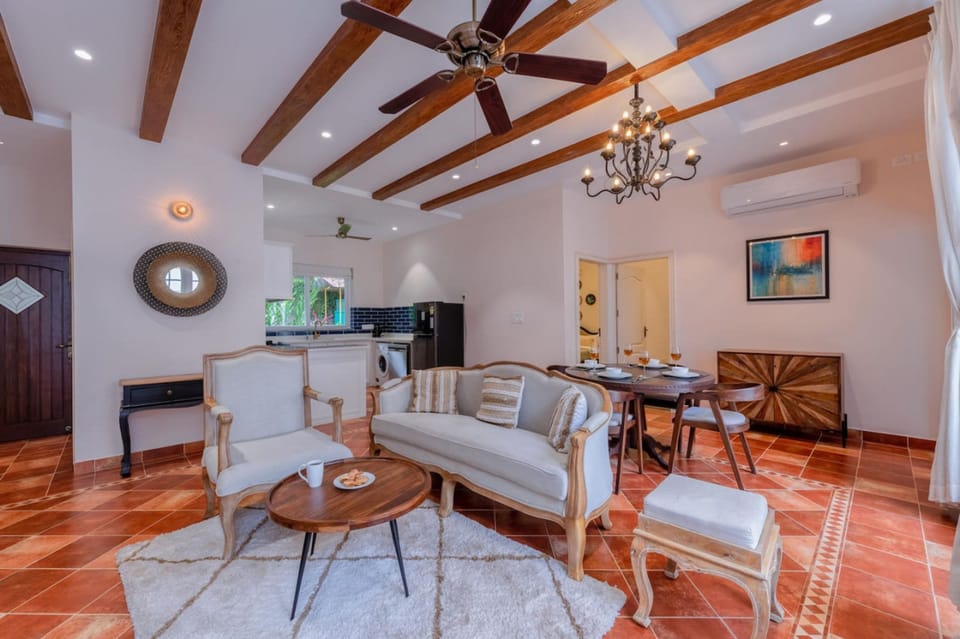 House | 3 bedrooms, desk