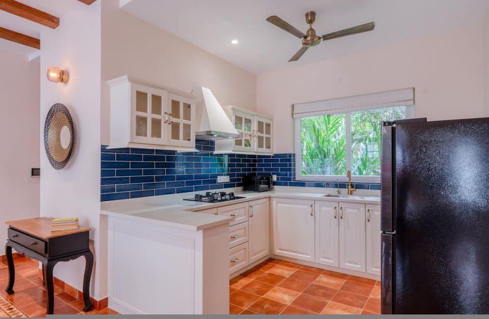 House | 3 bedrooms, desk
