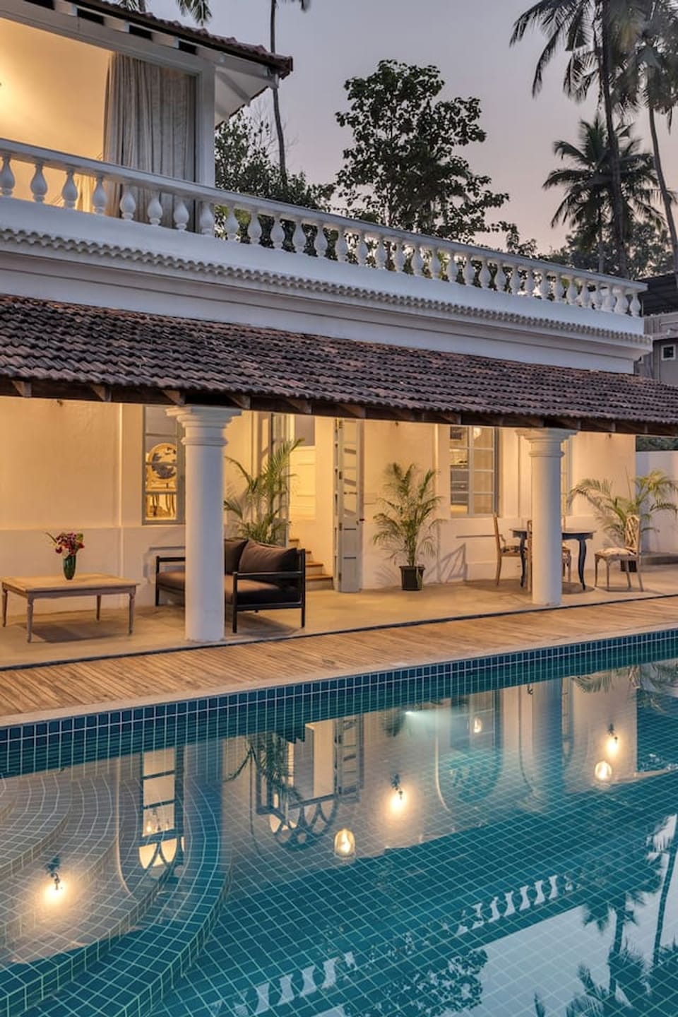 House | 5 bedrooms, desk
