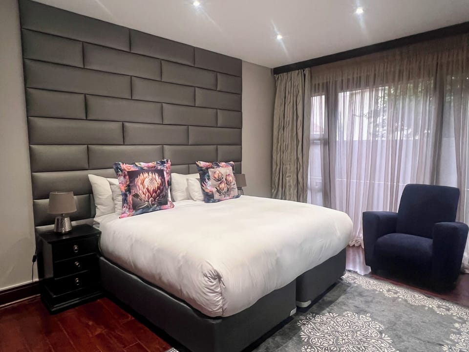 Classic Double Room | Egyptian cotton sheets, premium bedding, memory foam beds, minibar