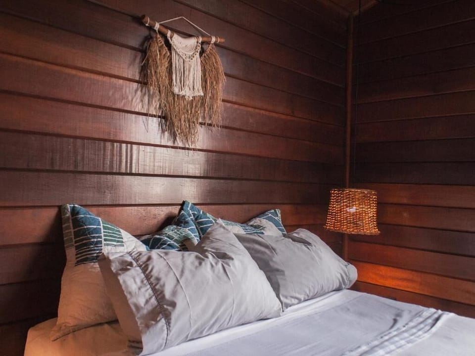 Room, Mountain View | In-room safe, free WiFi