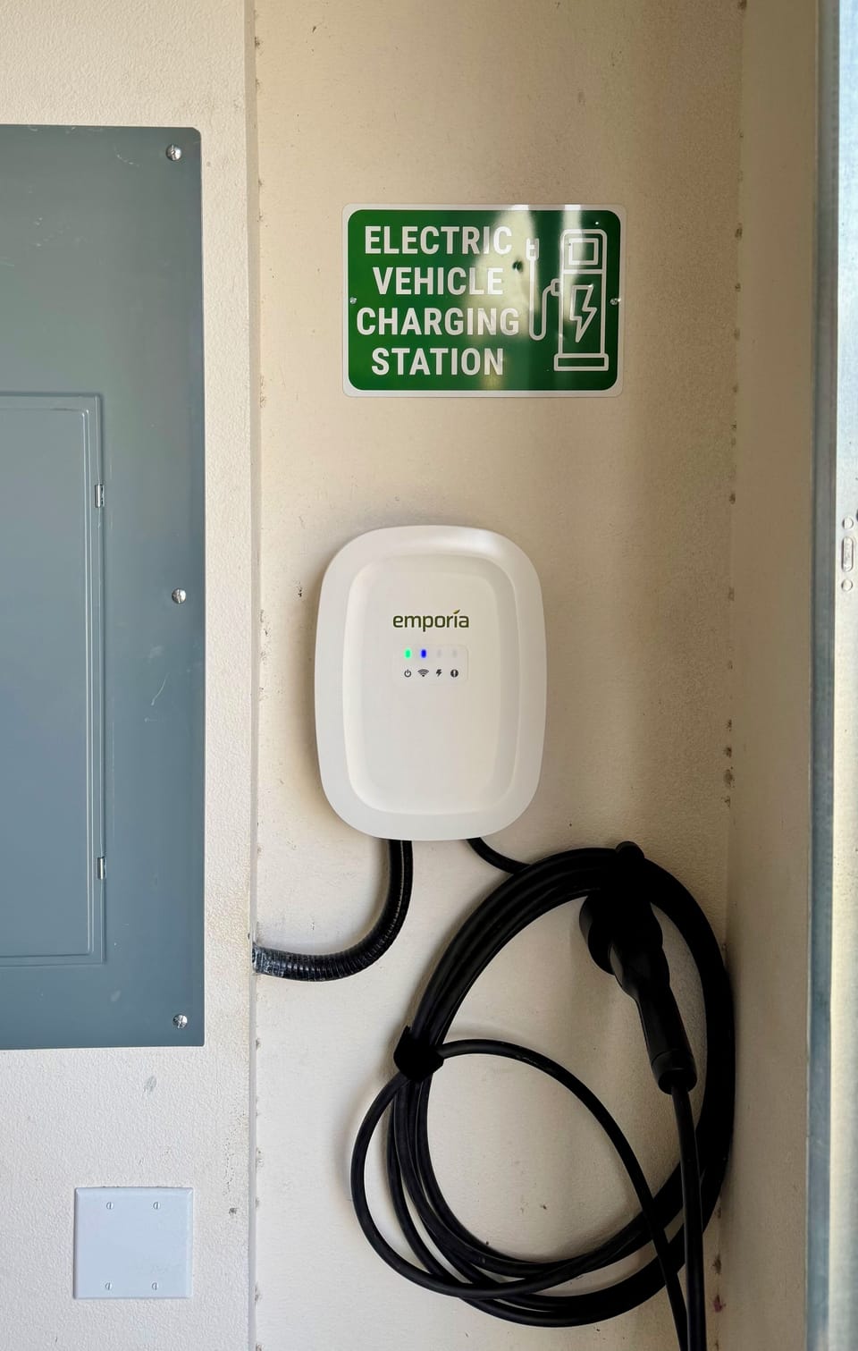 Level 2 EV Charger - J1772 connector 