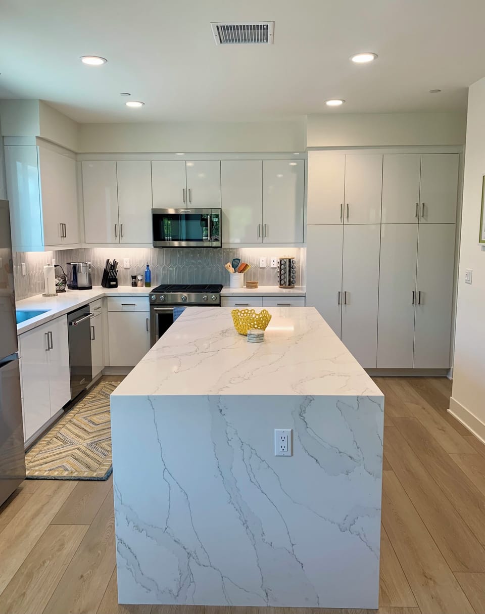 Full kitchen