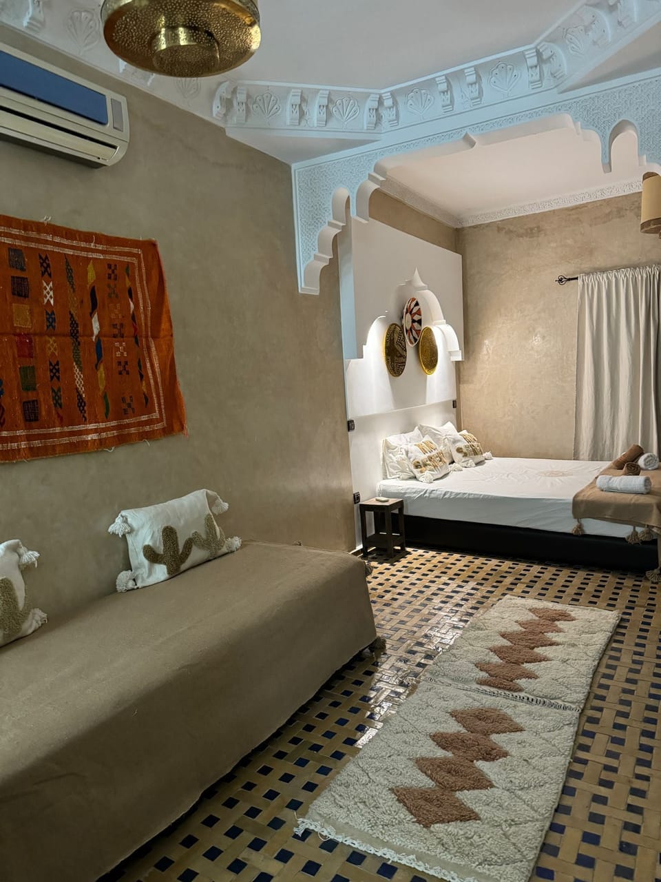 Comfort Triple Room, Multiple Beds, Non Smoking, Private Bathroom | Pillowtop beds, in-room safe, iron/ironing board, free WiFi