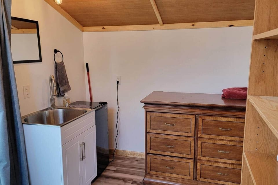 Utility Cabin