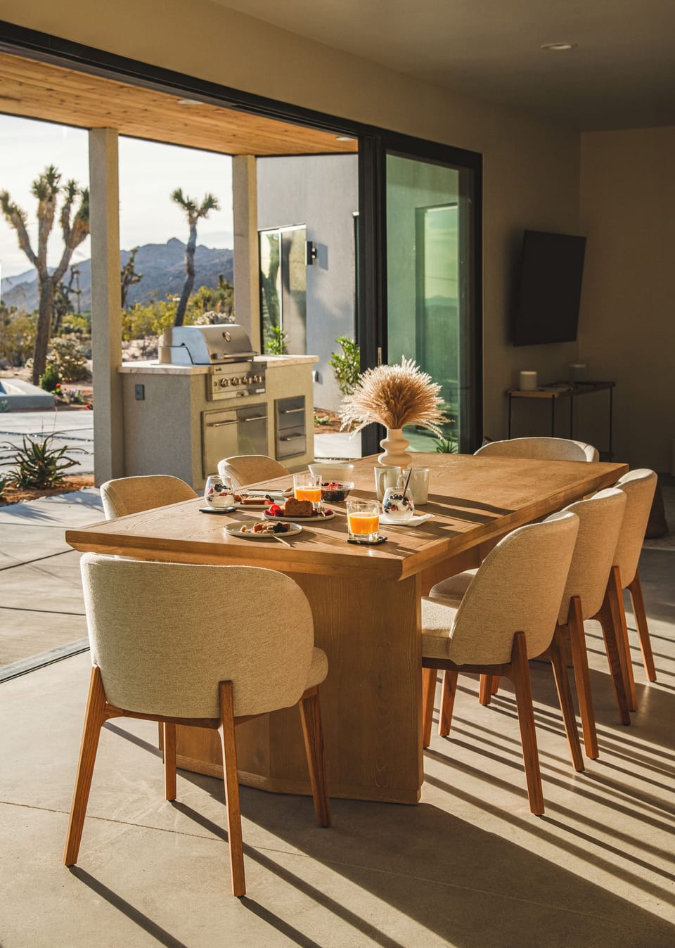 Outdoor dining