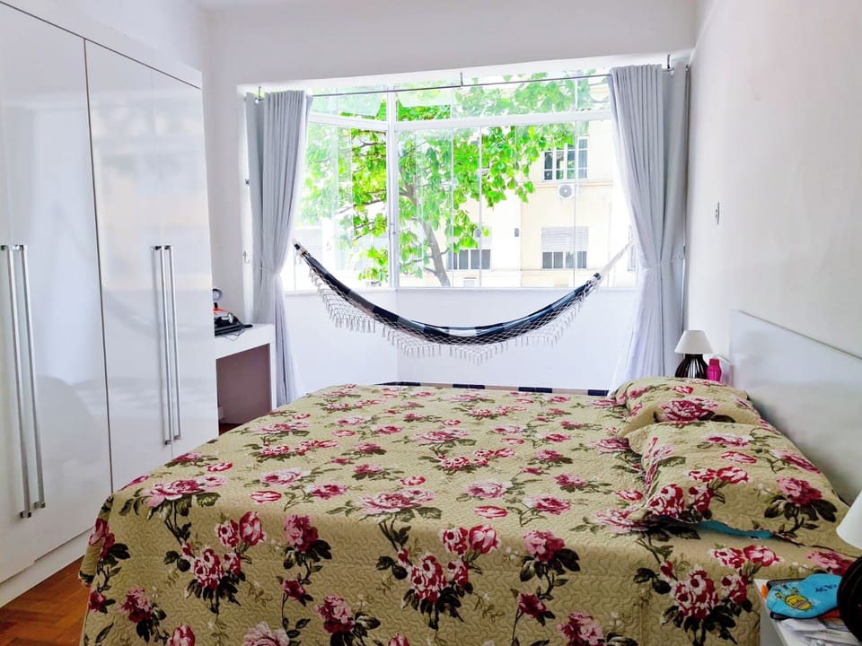 Comfort Apartment, Kitchen, Beach View | 4 bedrooms, soundproofing, iron/ironing board, free WiFi