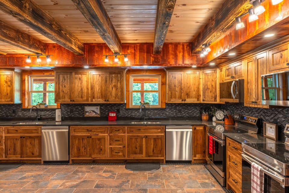 Double Appliances, looking East - Black Eagle Lodge