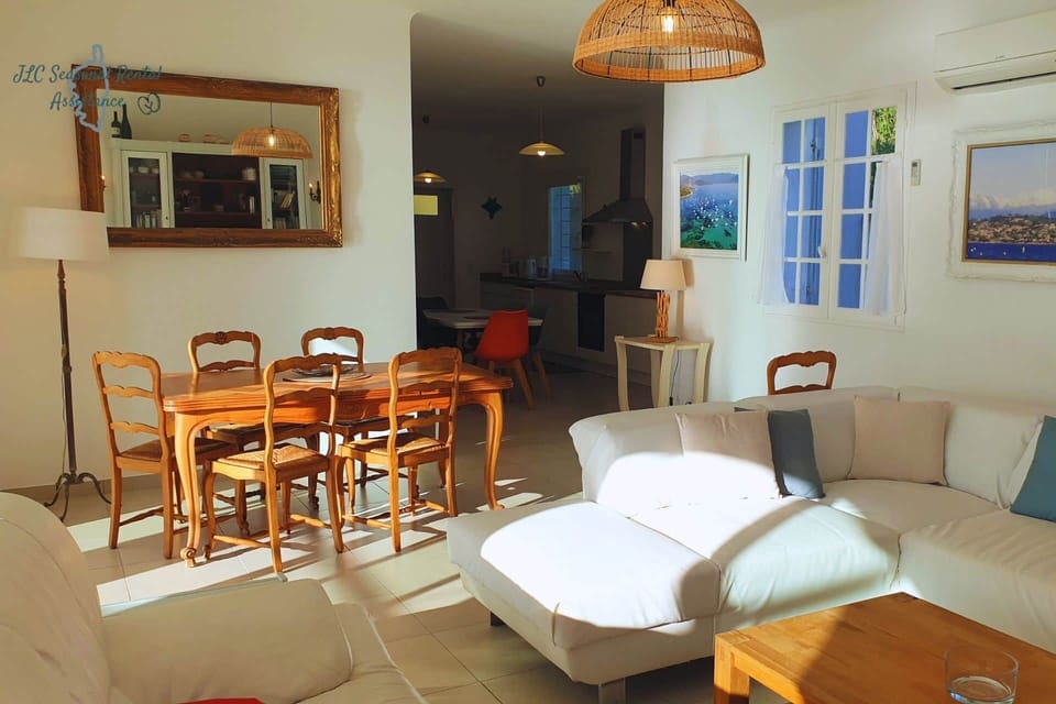 Dining area and living room open to the terrace 