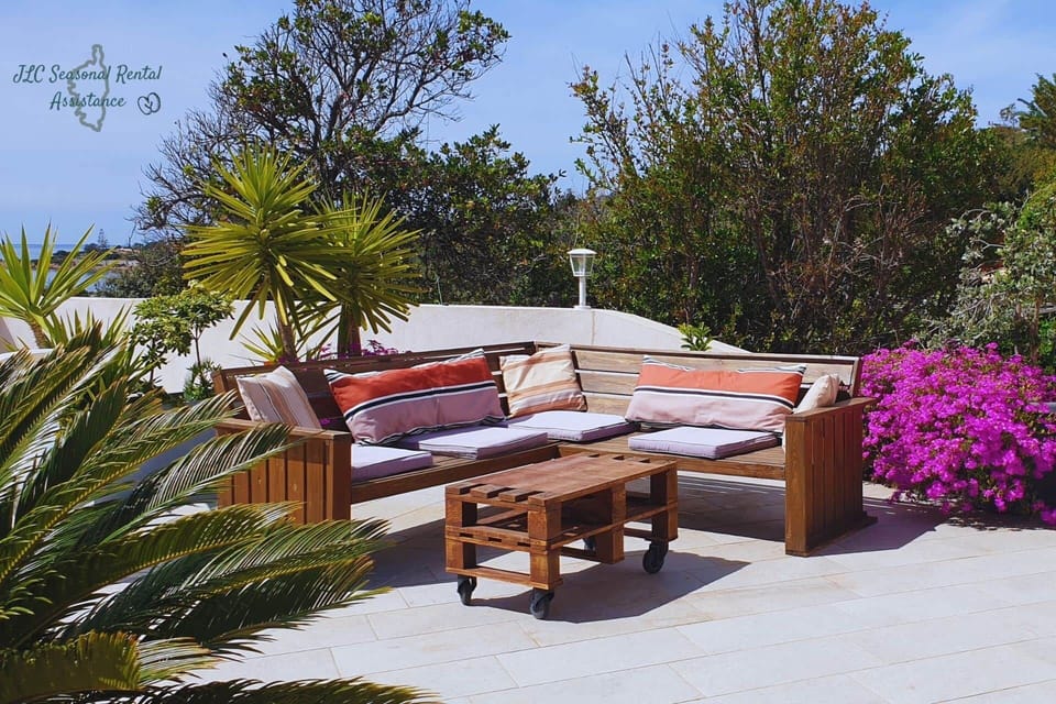 Relaxation area – Large terrace