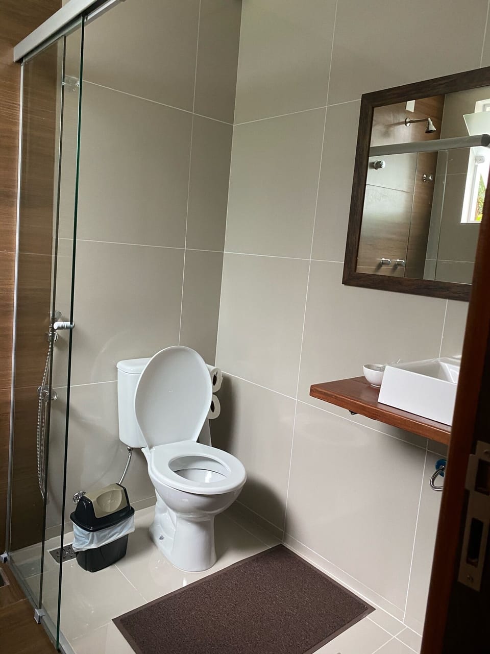 Superior Suite | Bathroom | Shower, hydromassage showerhead, towels, soap